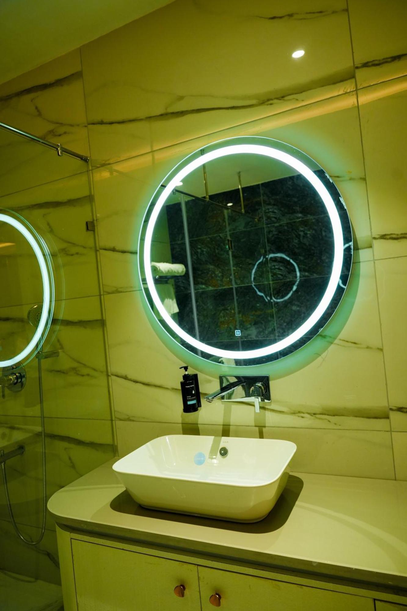 Hotel Adsan Heights Gajraula Kültér fotó