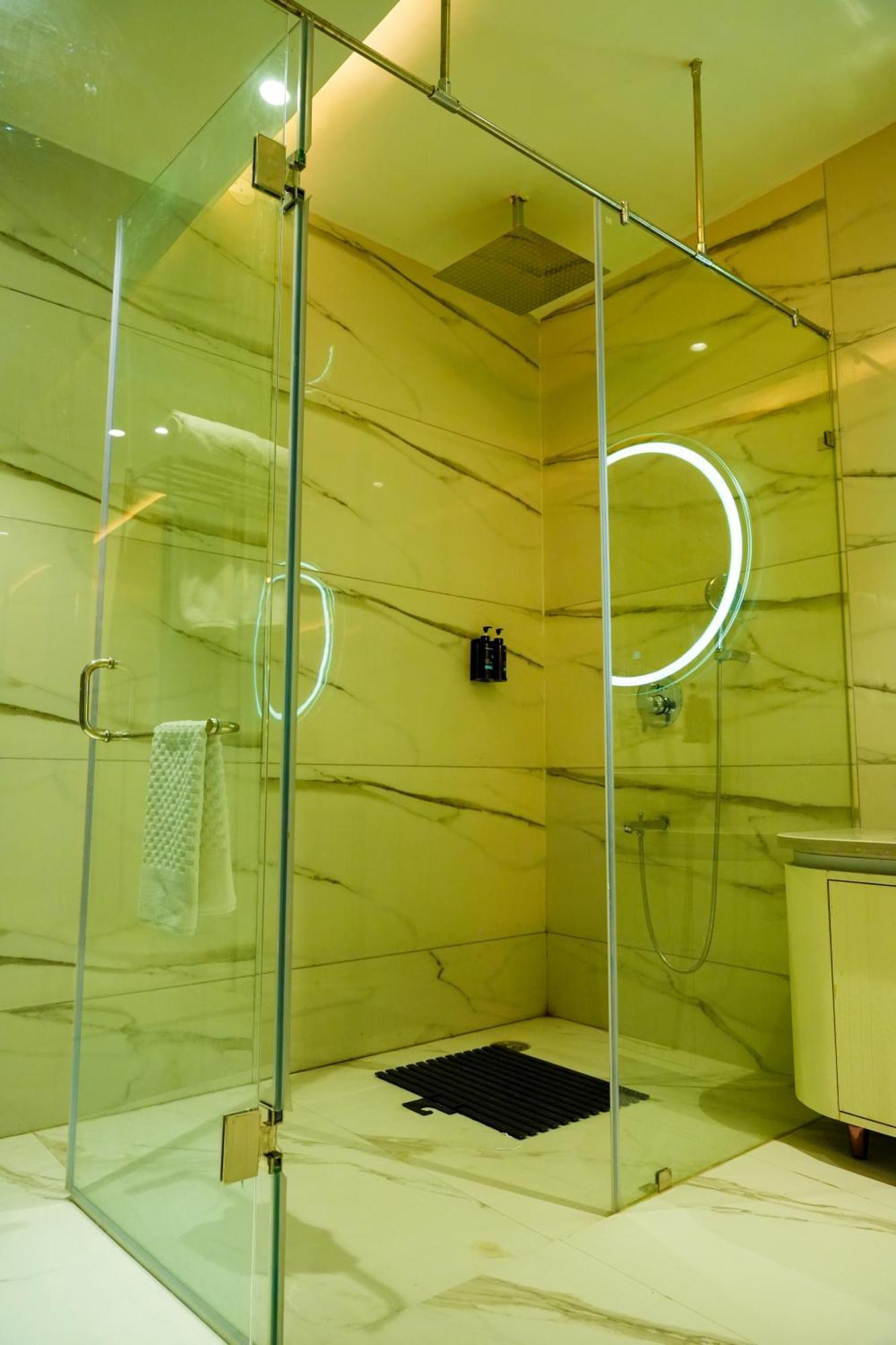 Hotel Adsan Heights Gajraula Kültér fotó